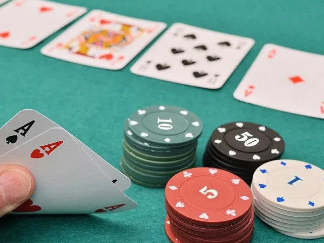 Khám phá xì tố và poker tại sunwin